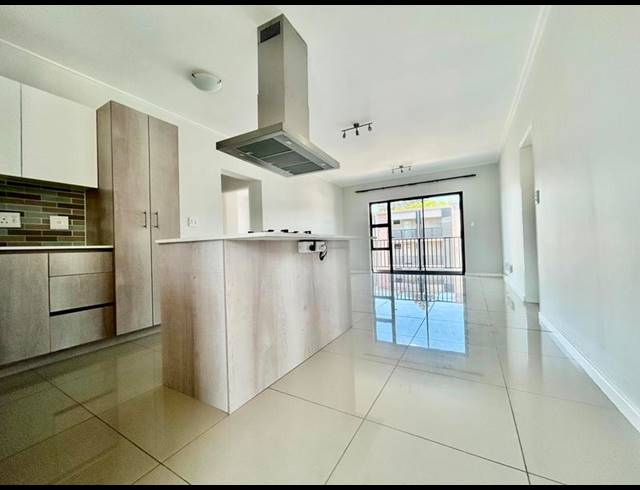 2 BEDROOM APARTMENT FOR SALE IN BRYANSTON